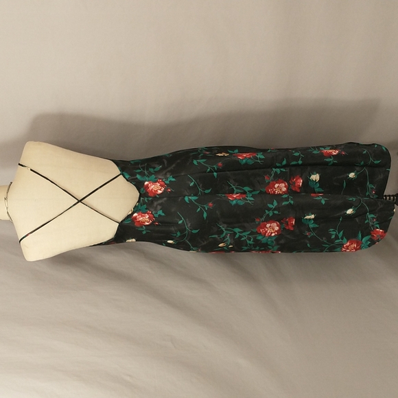 2 Floral Nightgowns Sexy Feminine Styling Lg Silky Feel Satin Red Flowers - Picture 6 of 8